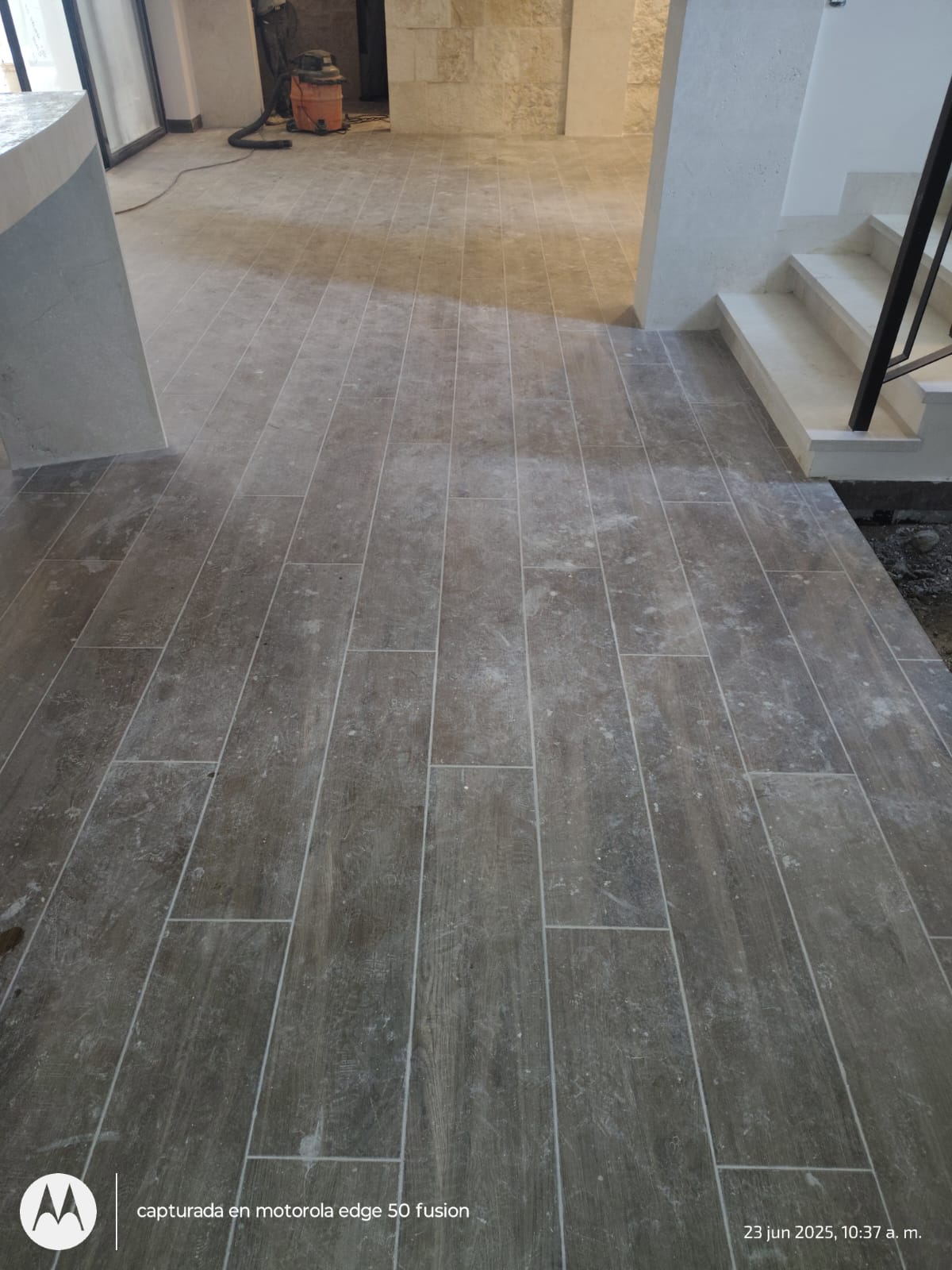 Acabado barrido antiderrapante en bodega industrial León Guanajuato - Proyecto 76 RRF